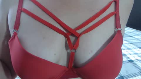 Sofa Castellanos online show from May 4, 5:42 pm
