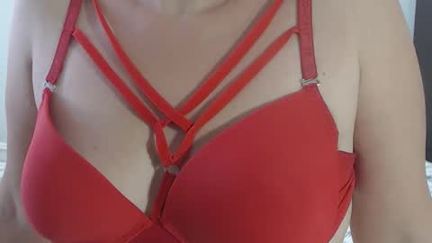 Sofa Castellanos online show from May 7, 1:38 pm
