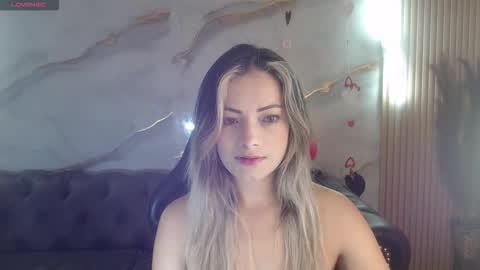 Snapshot of sofia_nova_tf chatting on February 22, 1:31 pm sofi online show from February 22, 1:31 pm