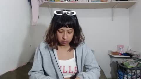 Snapshot of sofiia_cutte_ chatting on December 6, 5:11 pm sofiia_cutte_ online show from December 6, 5:11 pm