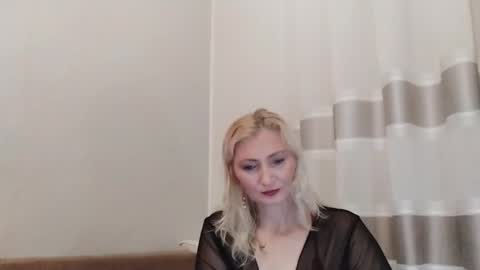 Snapshot of sofishine11 chatting on December 14, 6:45 pm Sofi online show from December 14, 6:45 pm