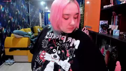 Sofie online show from April 18, 2:15 am