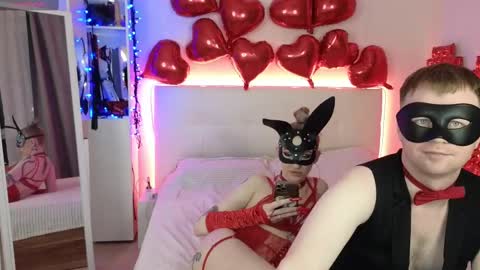 Snapshot of sofyandmike chatting on February 16, 8:33 pm SOFYandMIKE online show from February 16, 8:33 pm