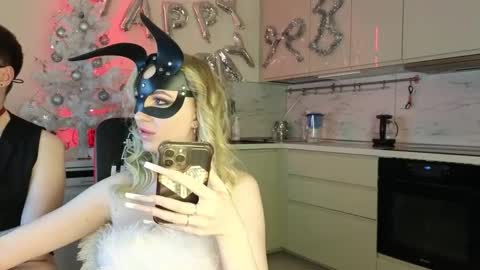 Snapshot of sofyandmike chatting on January 6, 7:28 pm SOFYandMIKE online show from January 6, 7:28 pm