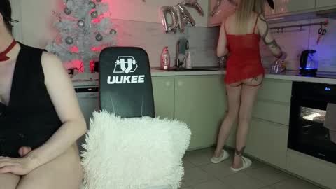 Snapshot of sofyandmike chatting on January 8, 6:43 pm SOFYandMIKE online show from January 8, 6:43 pm