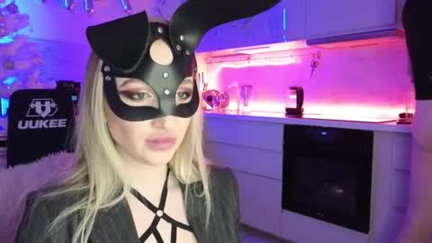 Snapshot of sofyandmike chatting on January 10, 8:32 pm SOFYandMIKE online show from January 10, 8:32 pm