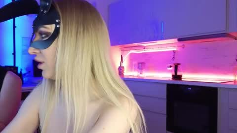 Snapshot of sofyandmike chatting on February 5, 6:23 pm SOFYandMIKE online show from February 5, 6:23 pm