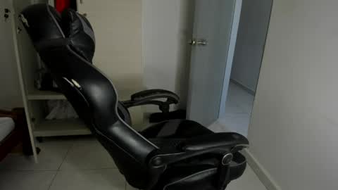 sola_enzo online show from May 19, 6:36 pm