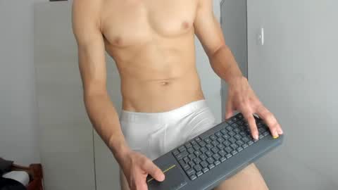 sola_enzo online show from May 21, 8:16 pm