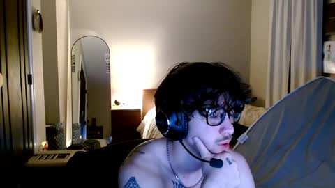 Snapshot of solis3 chatting on April 7, 4:02 am Solis3 online show from April 7, 4:02 am