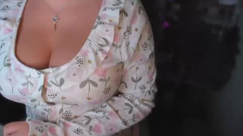 Gaby Solis online show from July 18, 6:01 pm