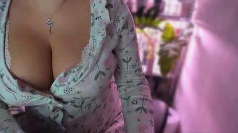 Gaby Solis online show from July 25, 7:00 pm