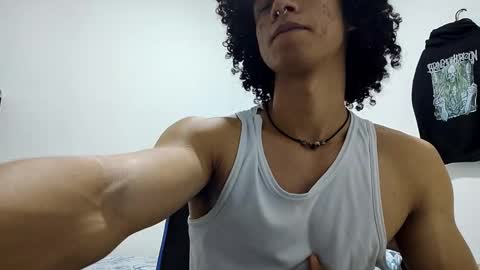 Snapshot of solorizo chatting on February 25, 4:55 am Hi Im Weller Check my Bio online show from February 25, 4:55 am