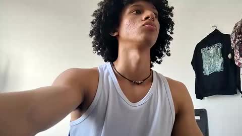 Snapshot of solorizo chatting on March 1, 9:28 pm Hi Im Weller Check my Bio online show from March 1, 9:28 pm