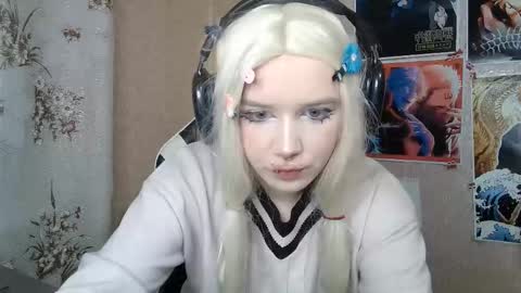 Mila online show from March 22, 5:05 pm