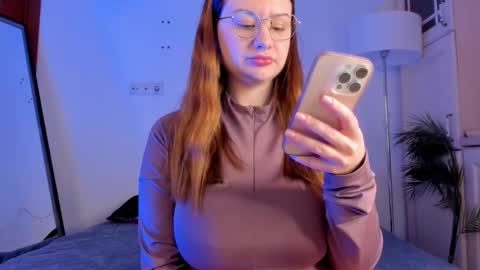 Snapshot of sonya_baby chatting on December 19, 12:56 pm SONIA online show from December 19, 12:56 pm