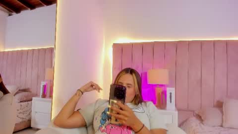 sophi_cooper29 online show from July 11, 10:00 pm