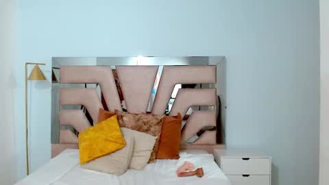 Snapshot of sophia_hadid chatting on January 7, 9:25 pm Sophia online show from January 7, 9:25 pm