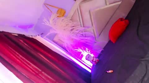 sophia_horny19 online show from June 16, 6:32 pm