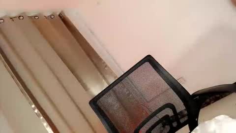sophia_walker18 online show from May 4, 12:45 pm