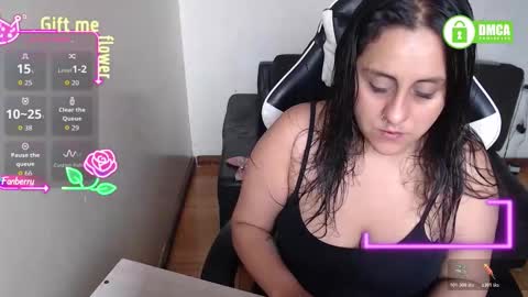 sophiaa_vega_ online show from February 24, 12:58 pm