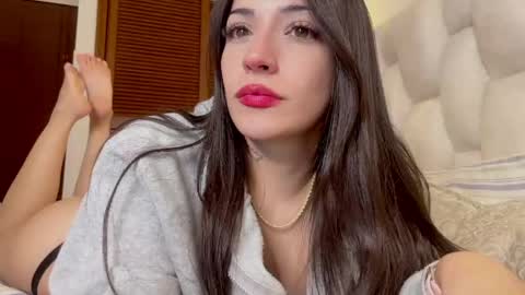 sophiarommie online show from June 1, 7:43 am