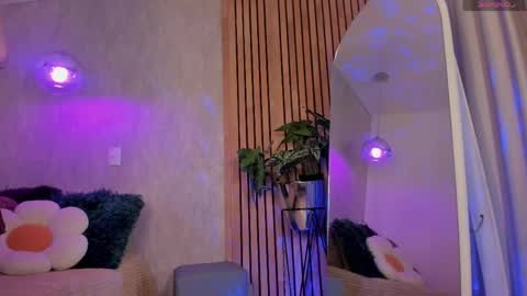 Sophi  online show from April 18, 2:37 am