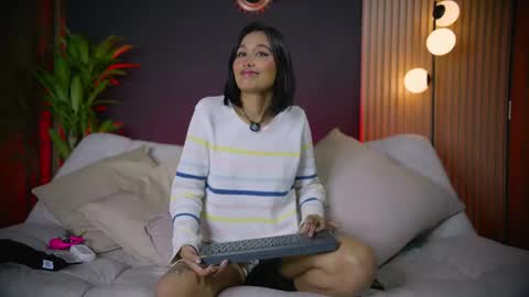 Snapshot of sophie_blake_ne chatting on March 31, 2:35 am Sophie Your Squirt Queen online show from March 31, 2:35 am