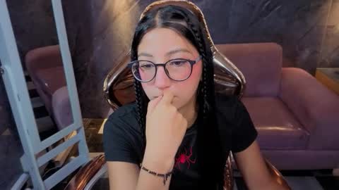 sophie_jones_b online show from February 4, 12:44 pm