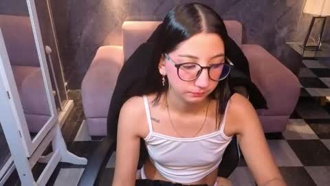 sophie_jones_b online show from June 1, 12:51 pm