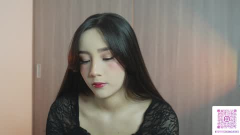 Sophie or Sof online show from April 11, 2:38 am