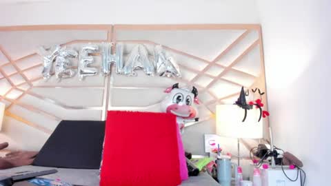 Snapshot of sophie_newton chatting on July 18, 12:09 pm sophie_newton online show from July 18, 12:09 pm