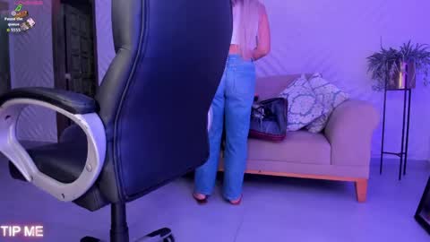 Sophie online show from April 17, 11:52 pm