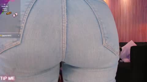 Snapshot of sophiebarnett_ chatting on June 28, 9:10 pm Sophie online show from June 28, 9:10 pm