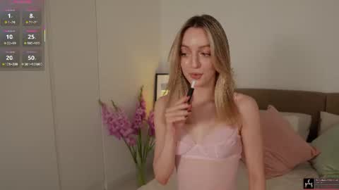 Snapshot of sophiebelll chatting on June 16, 11:02 am sophiebelll online show from June 16, 11:02 am