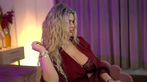 Sophie online show from December 17, 5:57 am