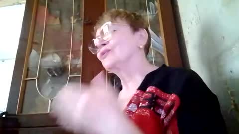 SophieBurnsX online show from June 7, 9:57 am