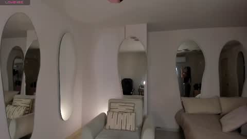Sophie Houston online show from June 25, 2:44 am