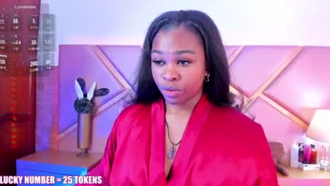 Snapshot of sophiesinclair chatting on June 17, 12:29 pm Sophie online show from June 17, 12:29 pm