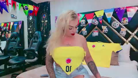 SophieWinslow online show from July 7, 12:20 pm