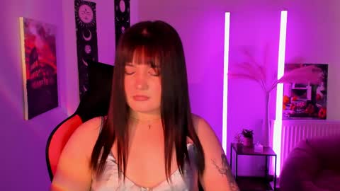 Snapshot of sour_cherry_ chatting on May 1, 9:58 am Jennie online show from May 1, 9:58 am