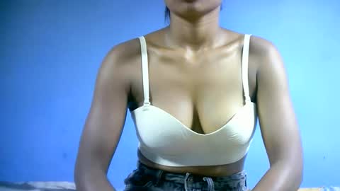 sourayaa online show from March 3, 8:37 pm