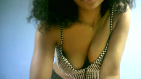 sourayaa online show from April 17, 6:44 pm