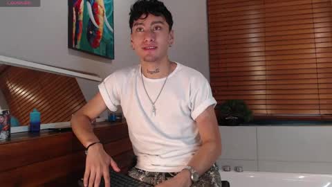 Snapshot of spencerwhite_ chatting on May 23, 8:46 pm Spencer online show from May 23, 8:46 pm