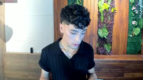 Snapshot of spencerwhite_ chatting on May 30, 7:44 pm Spencer online show from May 30, 7:44 pm