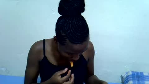 Snapshot of spicy_kittie chatting on July 13, 9:12 am Kittle online show from July 13, 9:12 am