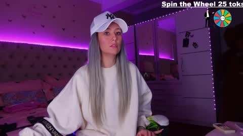 Snapshot of spicygirls chatting on December 20, 10:11 am Alicia online show from December 20, 10:11 am