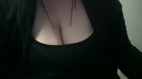 Vanessa Spade online show from June 24, 8:57 am