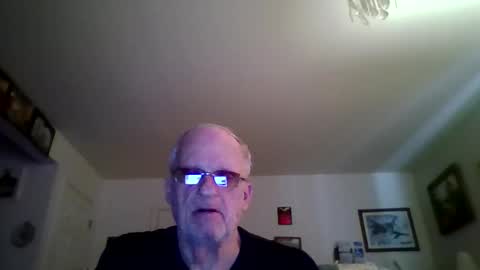 spongebobpineapple70 online show from May 17, 11:39 am