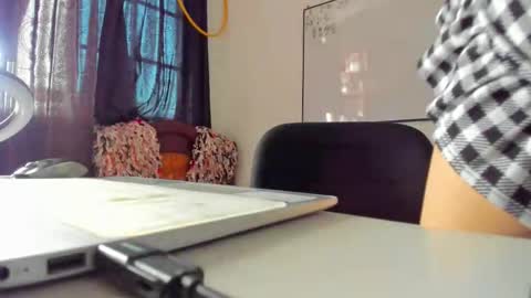 Snapshot of squirttati33 chatting on June 3, 2:33 pm Tati online show from June 3, 2:33 pm
